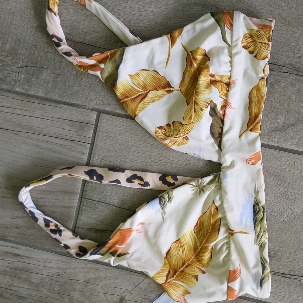 Billabong nwt reversible bikini top